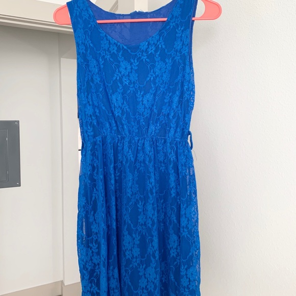 Knee length lacy dress with material underneath. - Picture 1 of 1